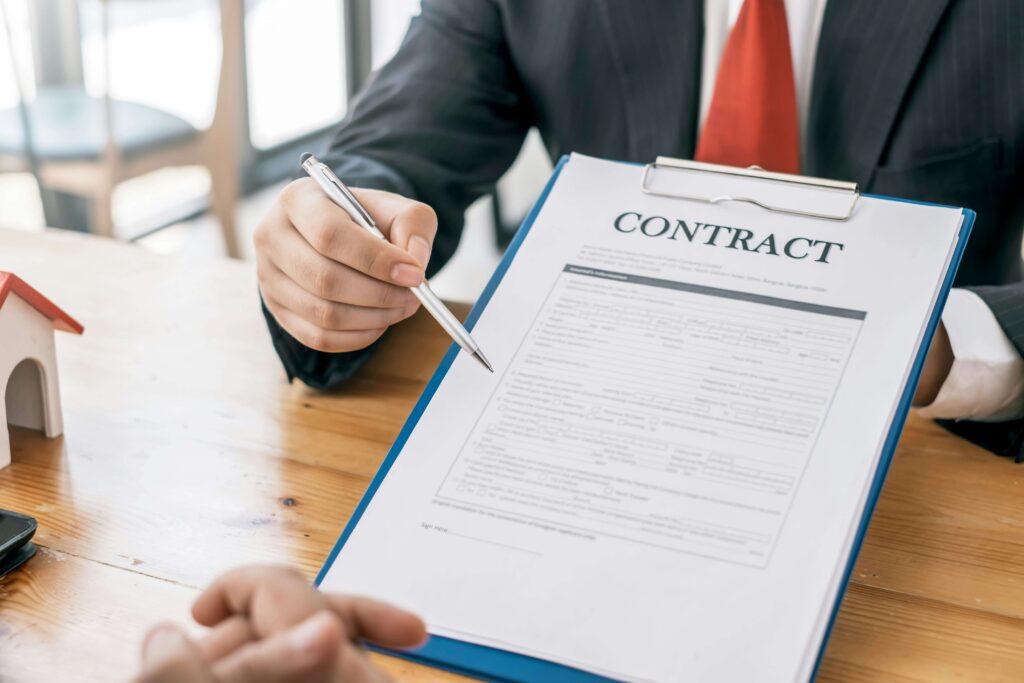 What Makes a Contract Legally Binding in UAE? 4 Contract Legally Binding in UAE