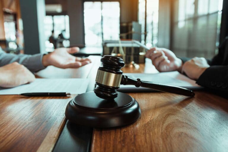 Difference Between Arbitration and Litigation
